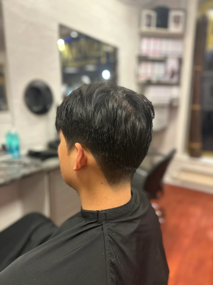 kort herreklipp med lav fade og tekstur